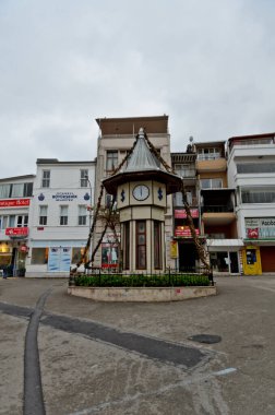 Adalar, Türkiye - 22 Şubat 2022: Buyuk Iskele Caddesi, Yuvarlak Kule No. 5