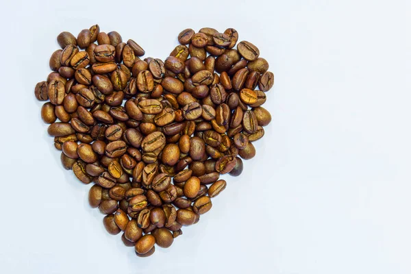 Forma Coração Feito Café Torrado Feijão Isolado Fundo Branco — Fotografia de Stock