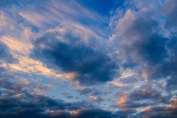 Incredibile Tramonto Cumulus Cirrus Nube Sul Cielo Blu Natura Sfondo — Foto Stock