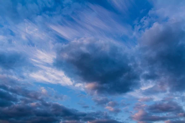 Удивительный Кучевой Кучевой Закат Перистые Облака Голубом Небе Природа Климат — стоковое фото