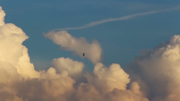 Black Small Helicopter Flying Beautiful Sunset Cumulus Clouds Blue Sky — Vídeo de stock
