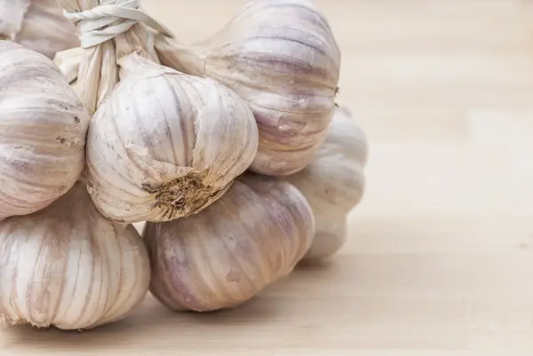 Bunch of Garlic on Wooden Surface. — Stock Photo, Image