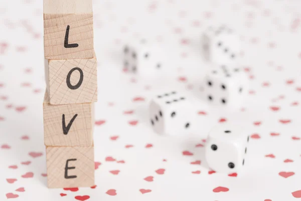 Amor y dados en el fondo del corazón . —  Fotos de Stock