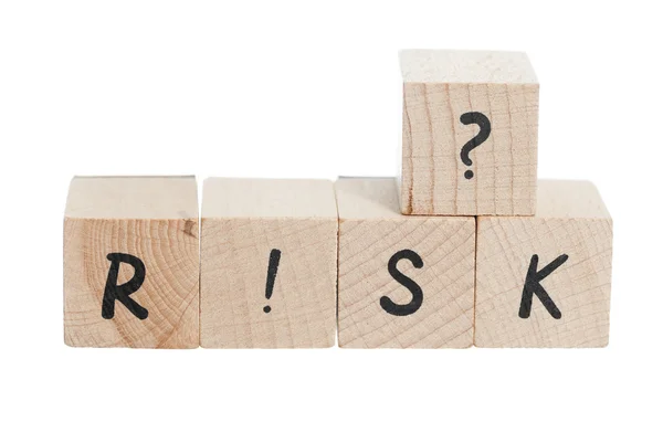 tahta bloklar ile yazılmış kelime risk.