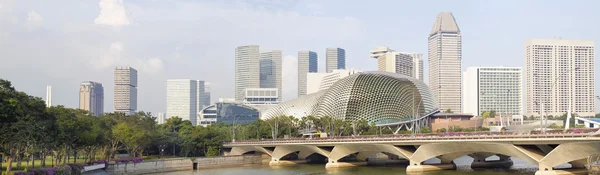 Singapore skyline van de stad langs de rivier panorama — Stockfoto