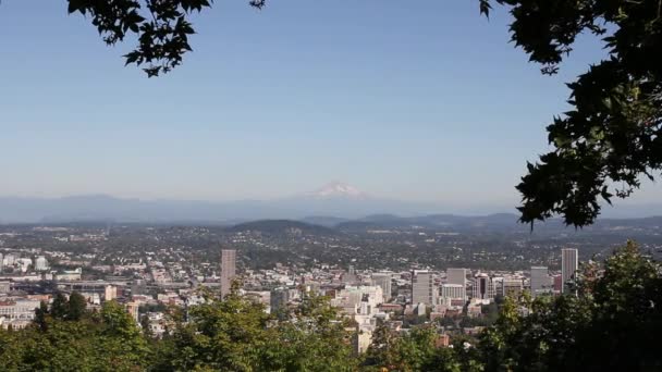 Portland oregon stadsgezicht met mount hood — Stockvideo