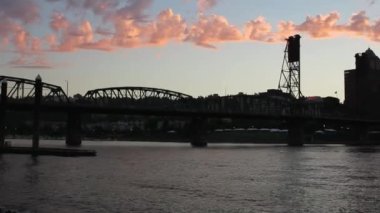 portland Oregon willamette Nehri boyunca günbatımı