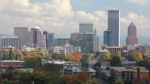波特兰俄勒冈州城市天际线上一天的秋季 — 图库视频影像