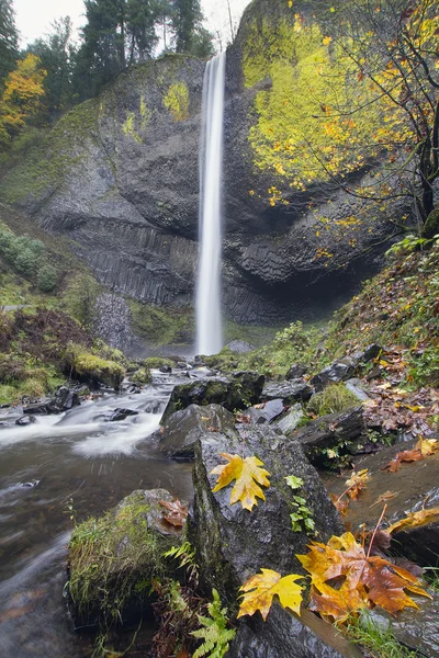 Latourell Falls Oregon in autunno — Foto Stock