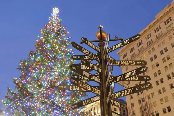 Kerstboom in portland pioneer square — Stockfoto