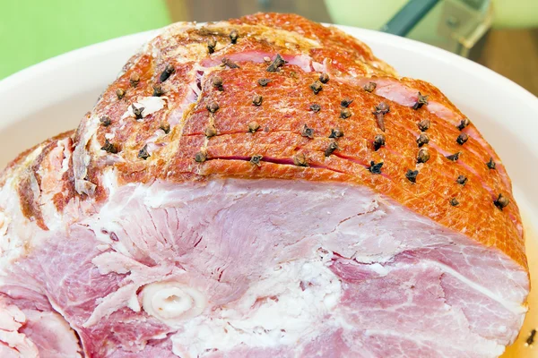 Spiral Cut Ham with Cloves — Stock Photo, Image