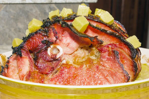 Baked Honey Ham with Pineapple Chunks Closeup — Stock Photo, Image