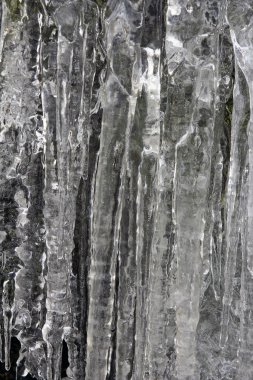 buz dağ kayaların üzerinde