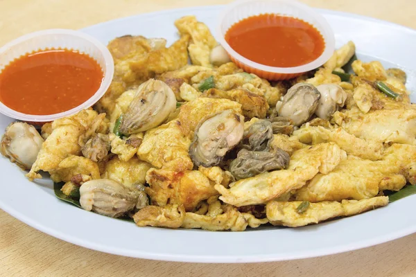 Zuidoost-Aziatische baby oester omelet close-up — Stockfoto