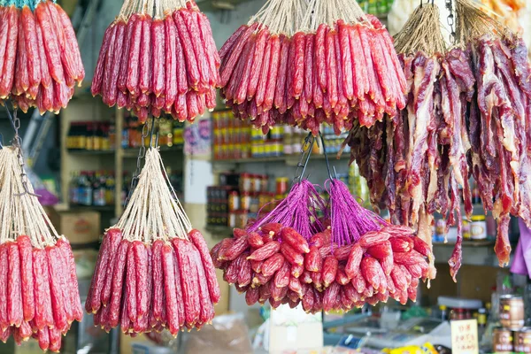 Enchidos chineses e carne curada — Fotografia de Stock