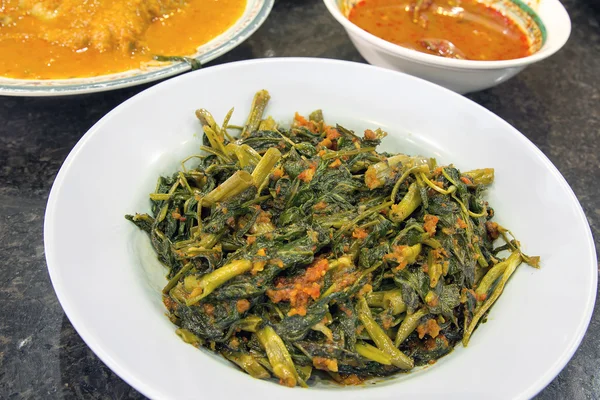 Maleisische sambal chili kangkong — Stockfoto