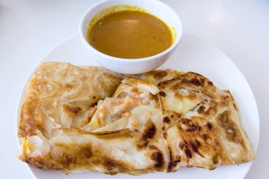 Indian roti prata köri sos ile
