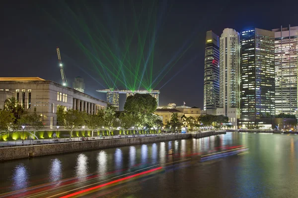 Spectacle de lumière de Singapour ville skyline — Photo