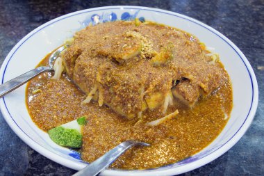 tauhu goreng fıstık sosu ile