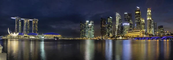 Singapore Skyline Along River Panorama — Stock Photo, Image