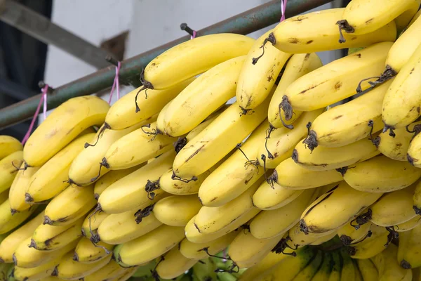 Manojos de plátanos amarillos —  Fotos de Stock