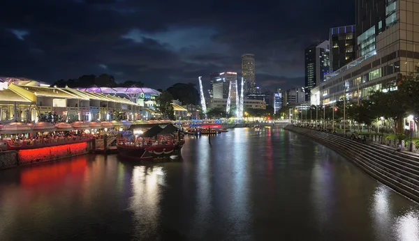 Nachtleven in singapore river, Singapore clarke quay — Stockfoto