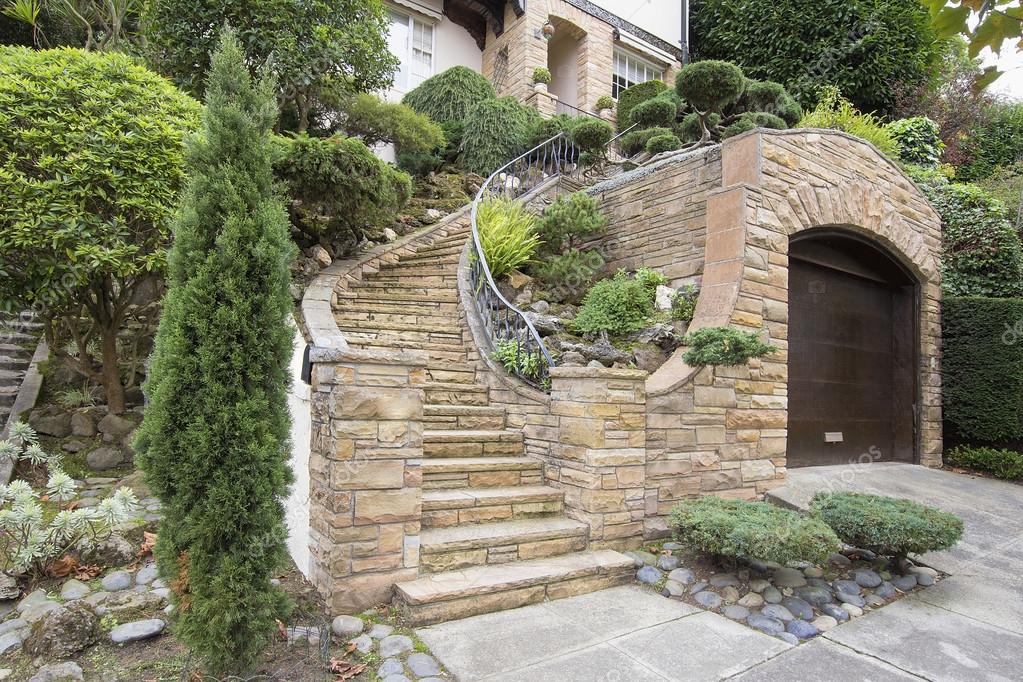 Facciata di pietra impiallacciatura esterno casa — foto stock ... Facciata casa in pietra
