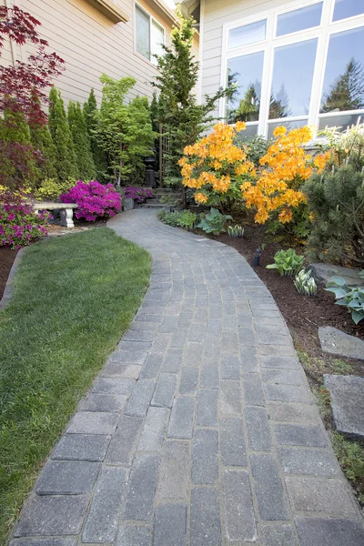 Chemin pavé de briques de jardin — Photo