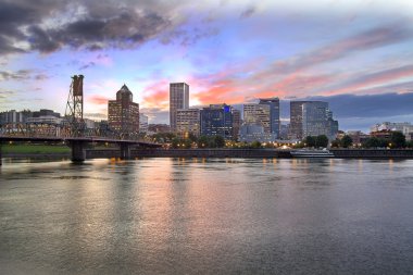 Portland oregon manzarası gün batımında