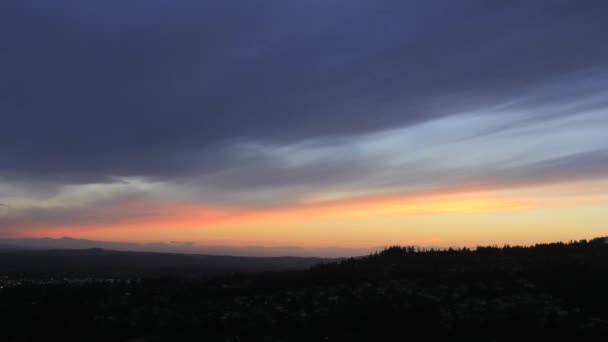 Puesta de sol sobre el área residencial de Happy Valley Oregon en el horario nocturno de la hora azul 1920x1080 — Vídeos de Stock