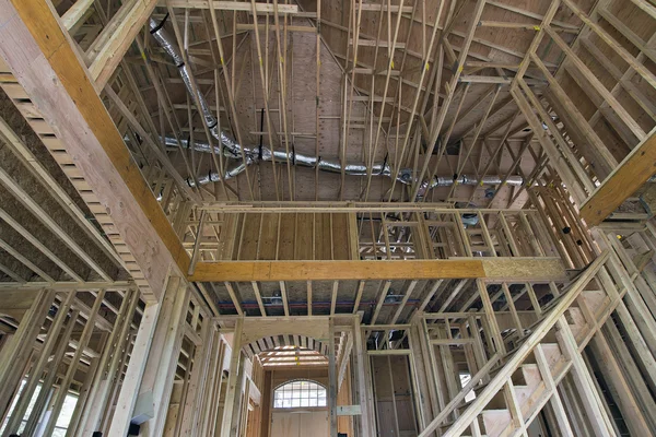 Hout hengsten framing voor twee verdiepingen tellende huis — Stockfoto