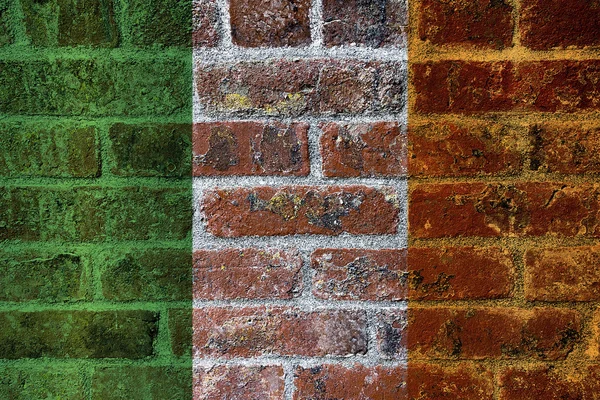 Bandera de Irlanda en la pared de ladrillo — Foto de Stock