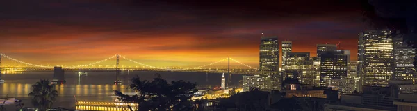 Pont de San Francisco Oakland Bay au coucher du soleil — Photo