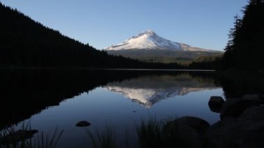 Mount hood ile su yansıma trillium göl Oregon 1920 x 1080