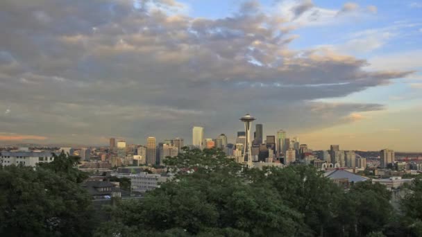 Seattle washington panoráma s mraky timelapse na 1920 x 1080 při západu slunce — Stock video