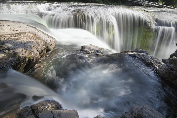 Lagere lewis rivier valt close-up — Stockfoto