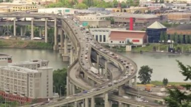portland Oregon'da willamette Nehri marquam köprüde trafik timelapse 1920 x 1080