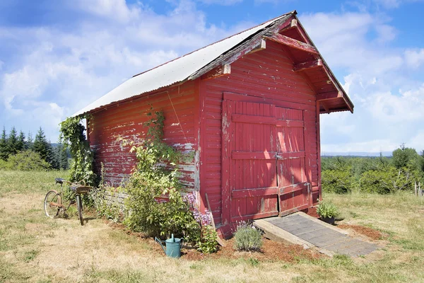 古い物置小屋赤い納屋 — ストック写真