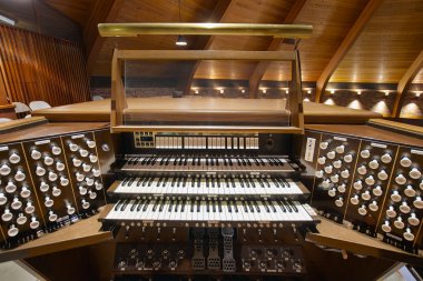 Kilise boru organ klavyeler