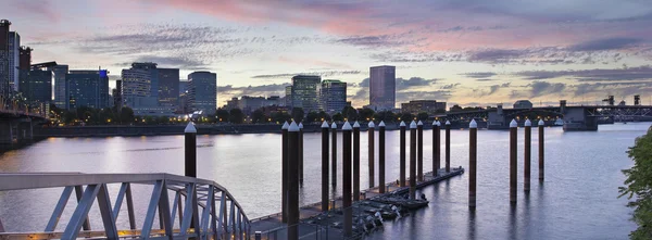 Portland Skyline pela doca do barco ao pôr do sol — Fotografia de Stock