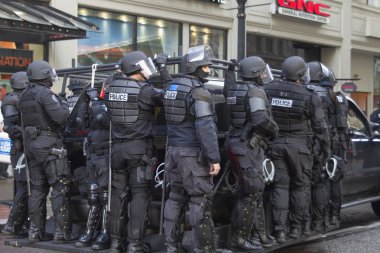 Portland Polis üzerinde suv sırasında isyan viteste portland 2011 işgal etti.