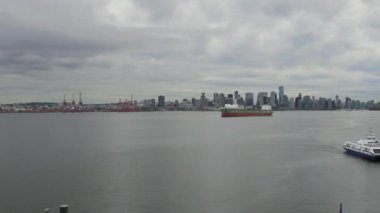Vancouver bc british columbia bulutlar ve deniz taşımacılığı lonsdale piyasası zaman hareketli Kanada skyline cityscape sukut 1080p