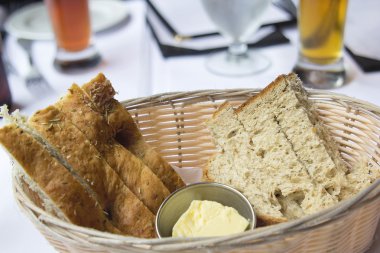 hamur mayası ve bitki ekmek sepeti