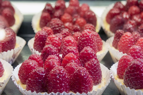 Lemon Custard Fruit Tarts with Raspberries Closeup — Stock Photo, Image