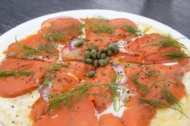 füme somon pizza portre