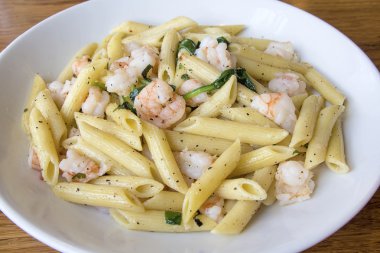 ıspanak fesleğen penne makarna karides