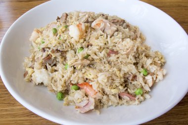 Yeung chow kızarmış pilav