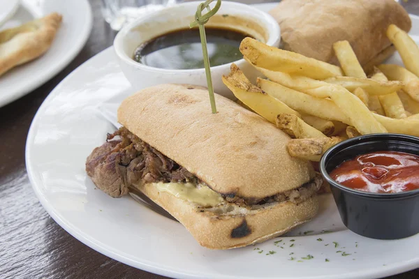 Philadelphia rundvlees cheese steak sandwich close-up — Stockfoto