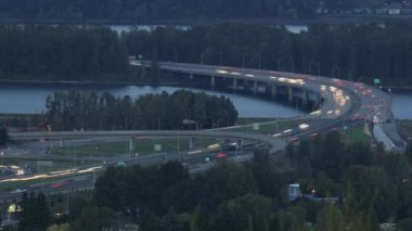 akşam acele saat trafik eyaletler arası 205 glenn l. jackson memorial Köprüsü üzerinden columbia river hafif iz zaman atlamalı 1920 x 1080
