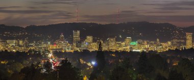 Portland şehir manzarası geceleri yanar
